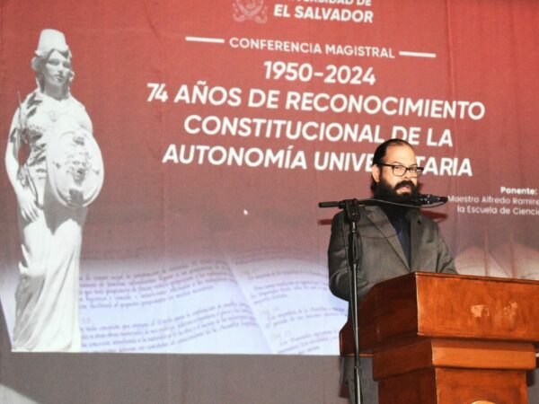 UES conmemora 74 años de Autonomía Universitaria con una conferencia magistral